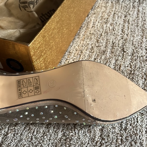 Beautiful like new Lady Couture champagne beaded heal - Picture 4 of 5